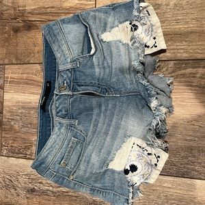 Distressed Harper Denim Cutoff Shorts with Embroidered Pockets Size 27